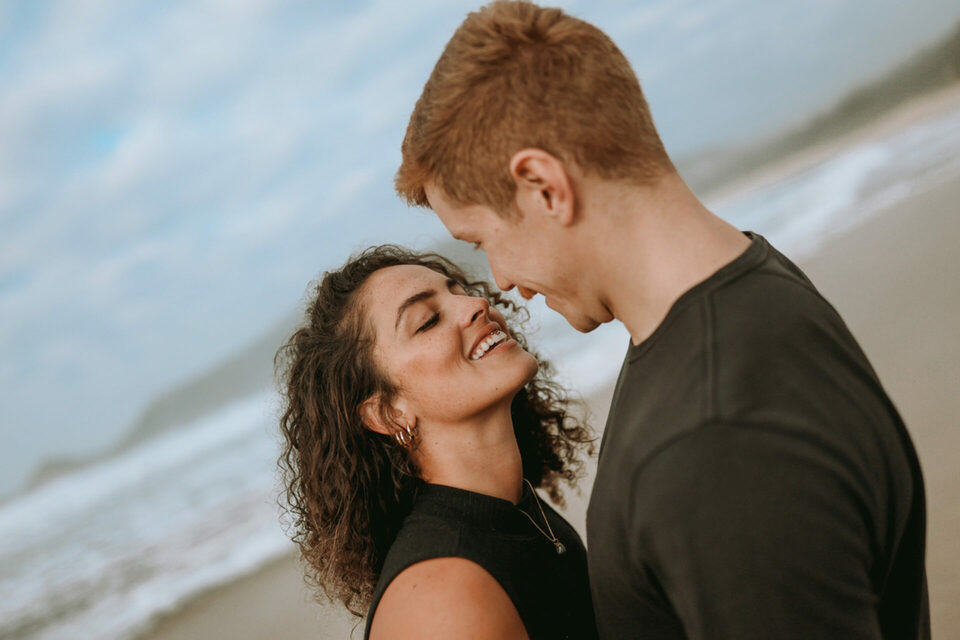 Ensaio Casal na Praia Mole em Florianópolis - Rafaella e Rodrigo